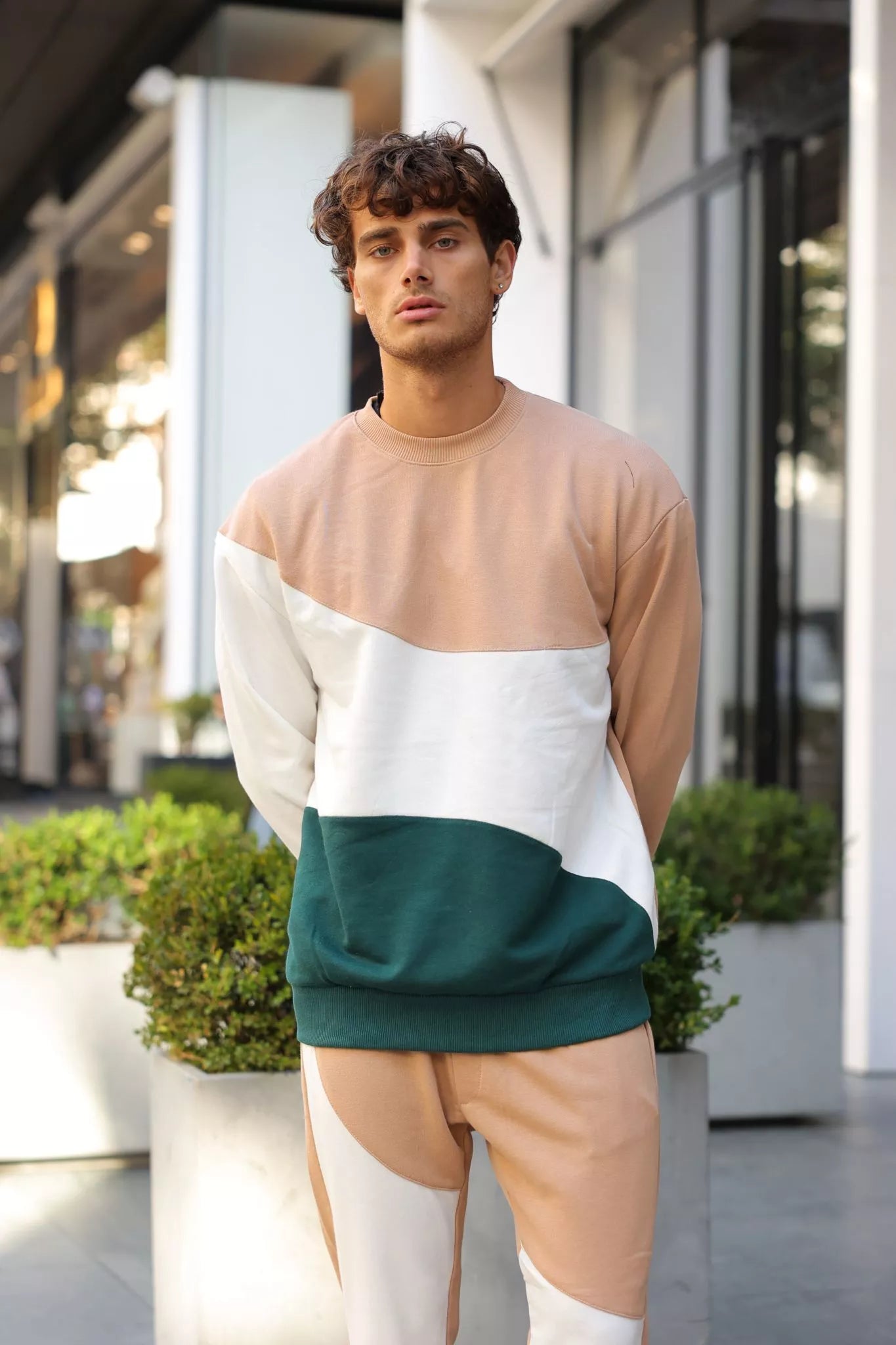 Brūns daudzkrāsains vīriešu džemperis Hipore