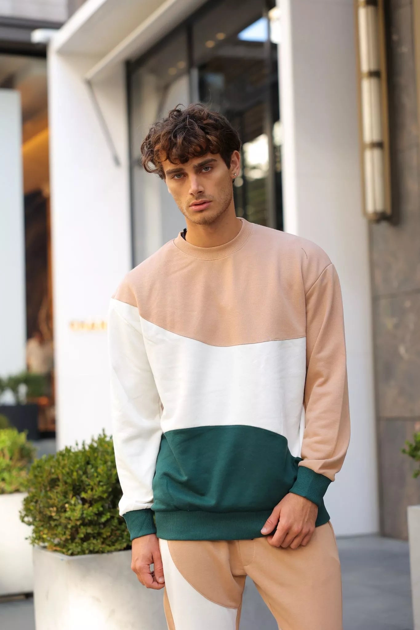 Brūns daudzkrāsains vīriešu džemperis Hipore