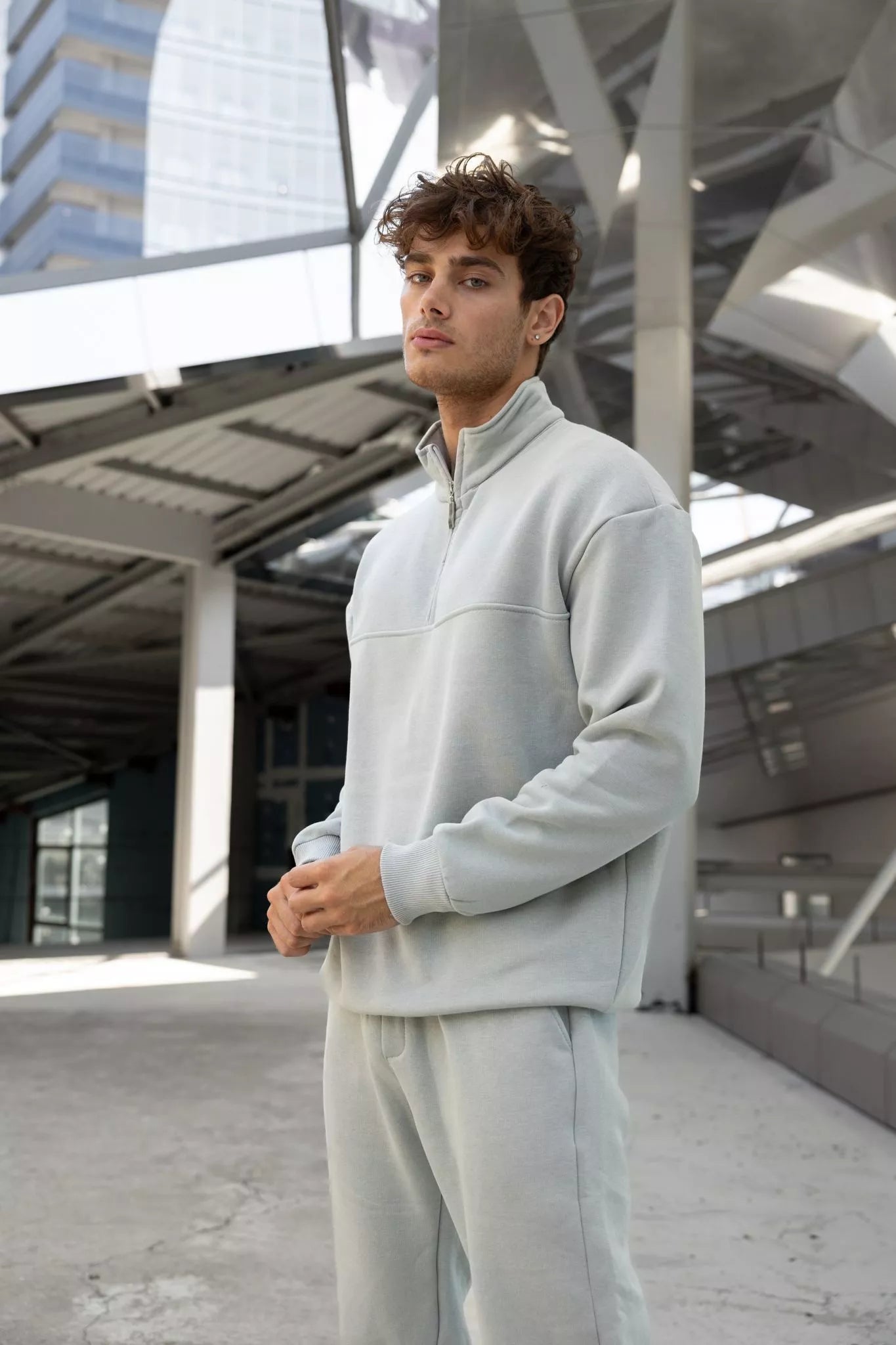 Pelēks vīriešu uzvalks Gerol