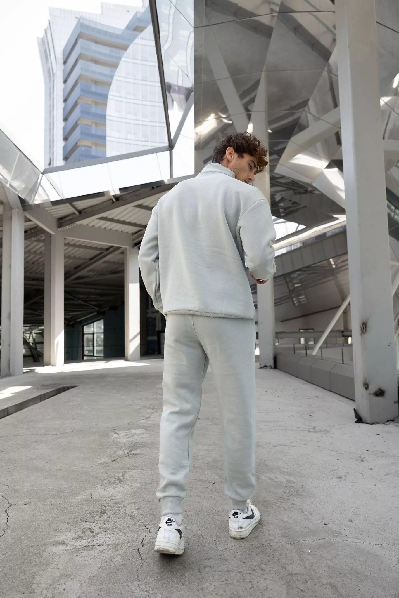 Pelēks vīriešu uzvalks Gerol