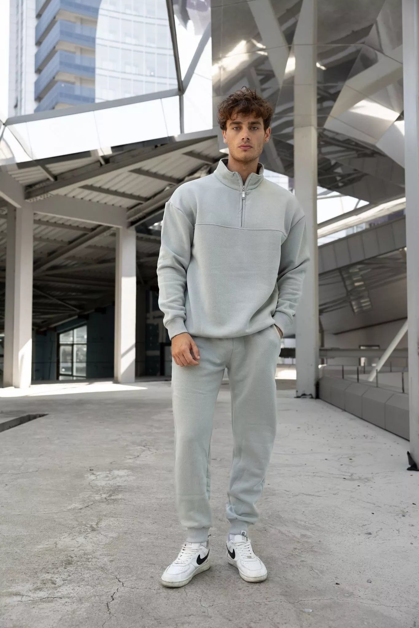 Pelēks vīriešu uzvalks Gerol