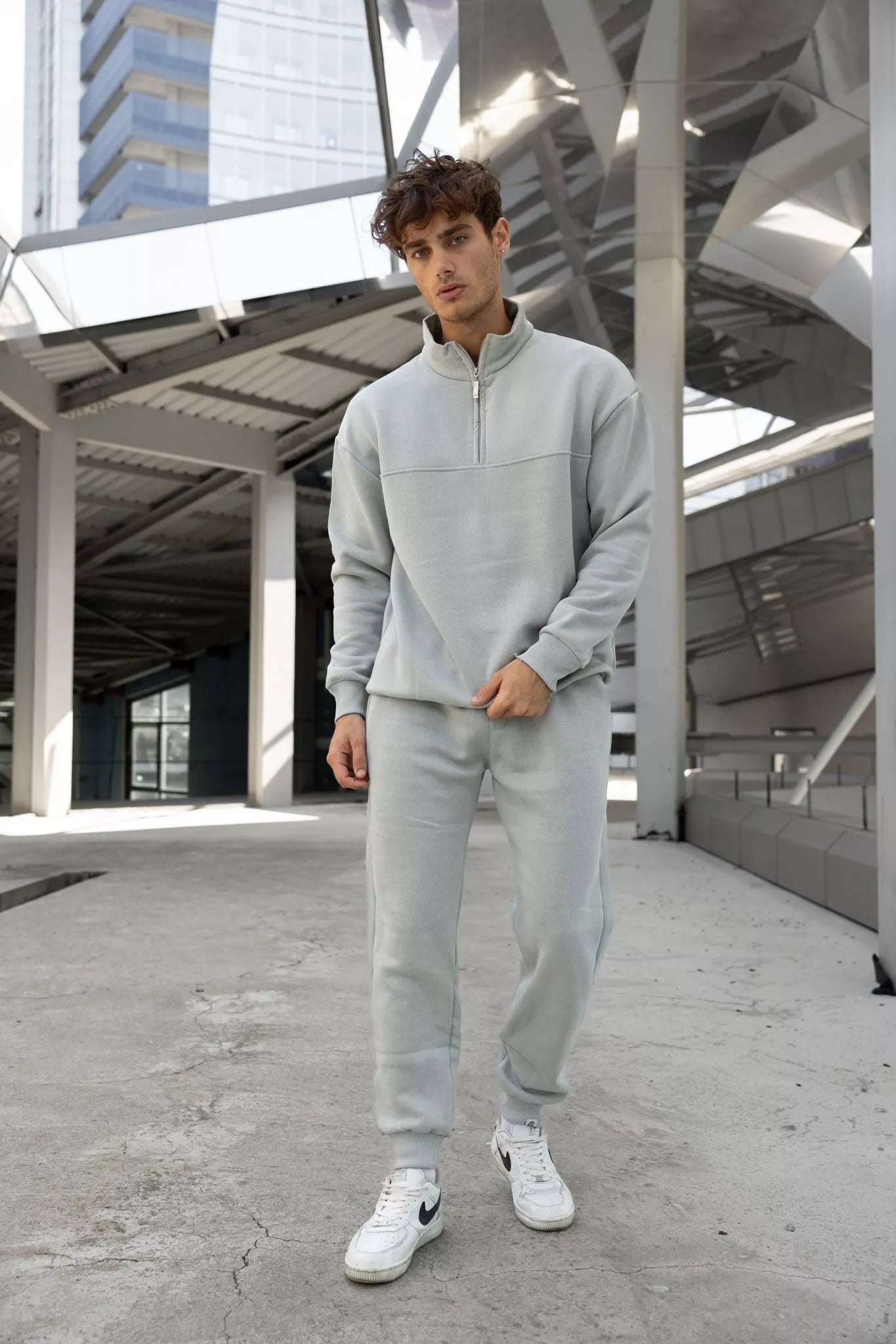 Pelēks vīriešu uzvalks Gerol