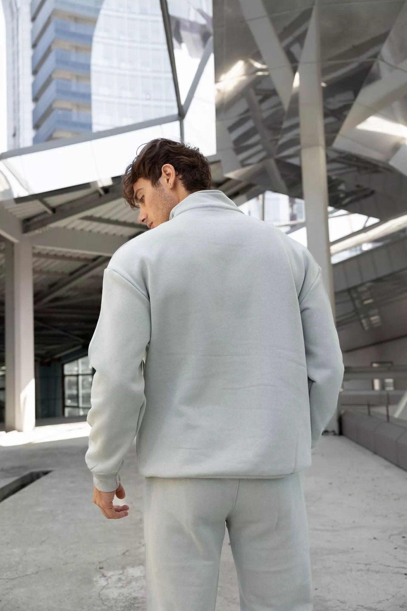 Pelēks vīriešu uzvalks Gerol