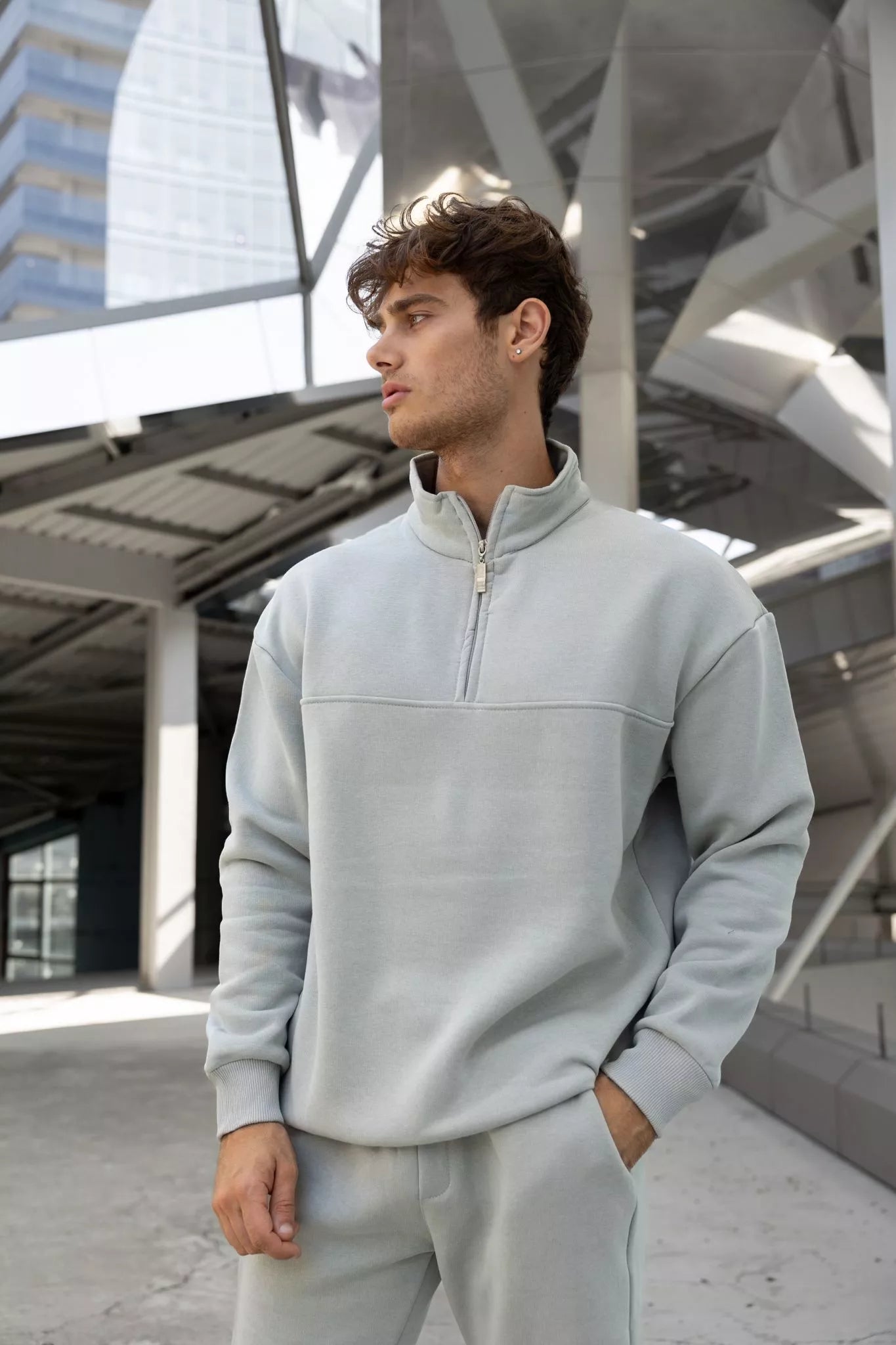 Pelēks vīriešu uzvalks Gerol