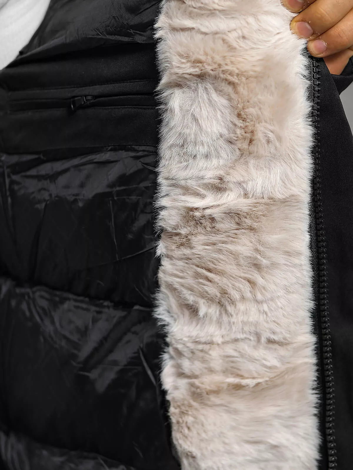 Vīriešu melna ziemas jaka ar kažokādu Eget