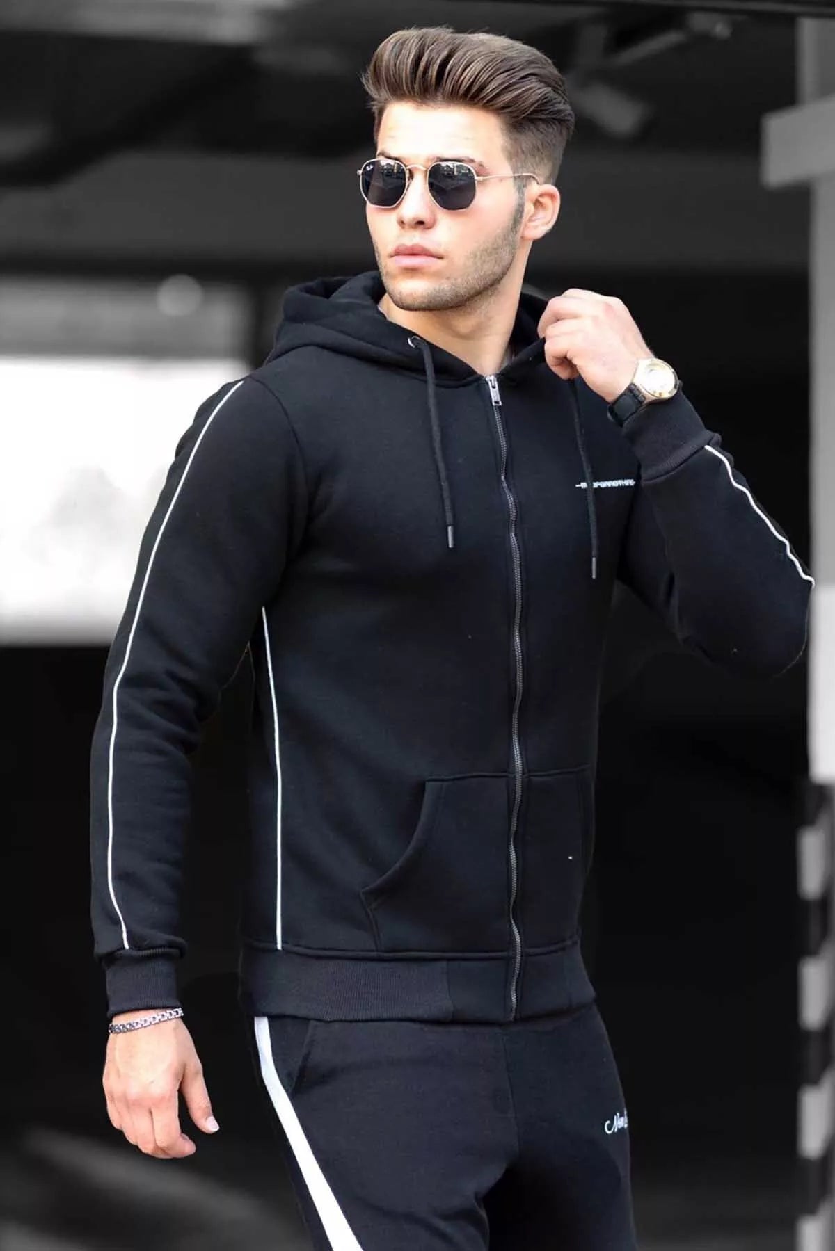 Melns vīriešu džemperis Mady