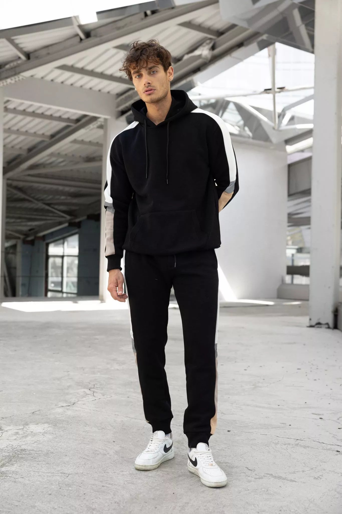 Melns vīriešu komplekts ar baltu svītru Core