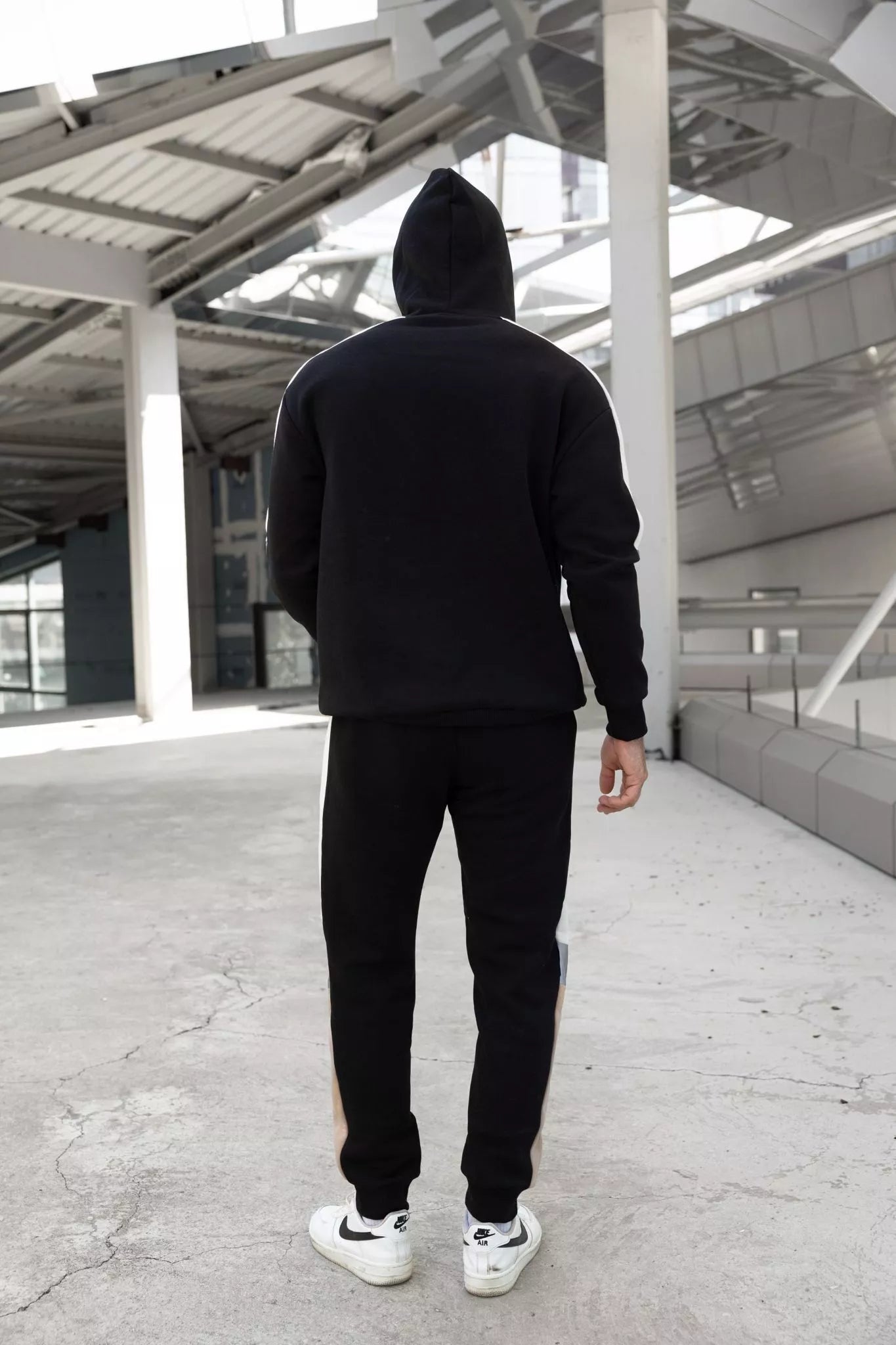 Melns vīriešu komplekts ar baltu svītru Core