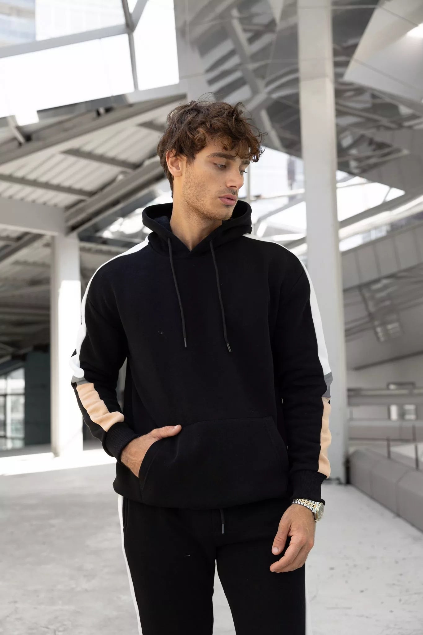 Melns vīriešu komplekts ar baltu svītru Core