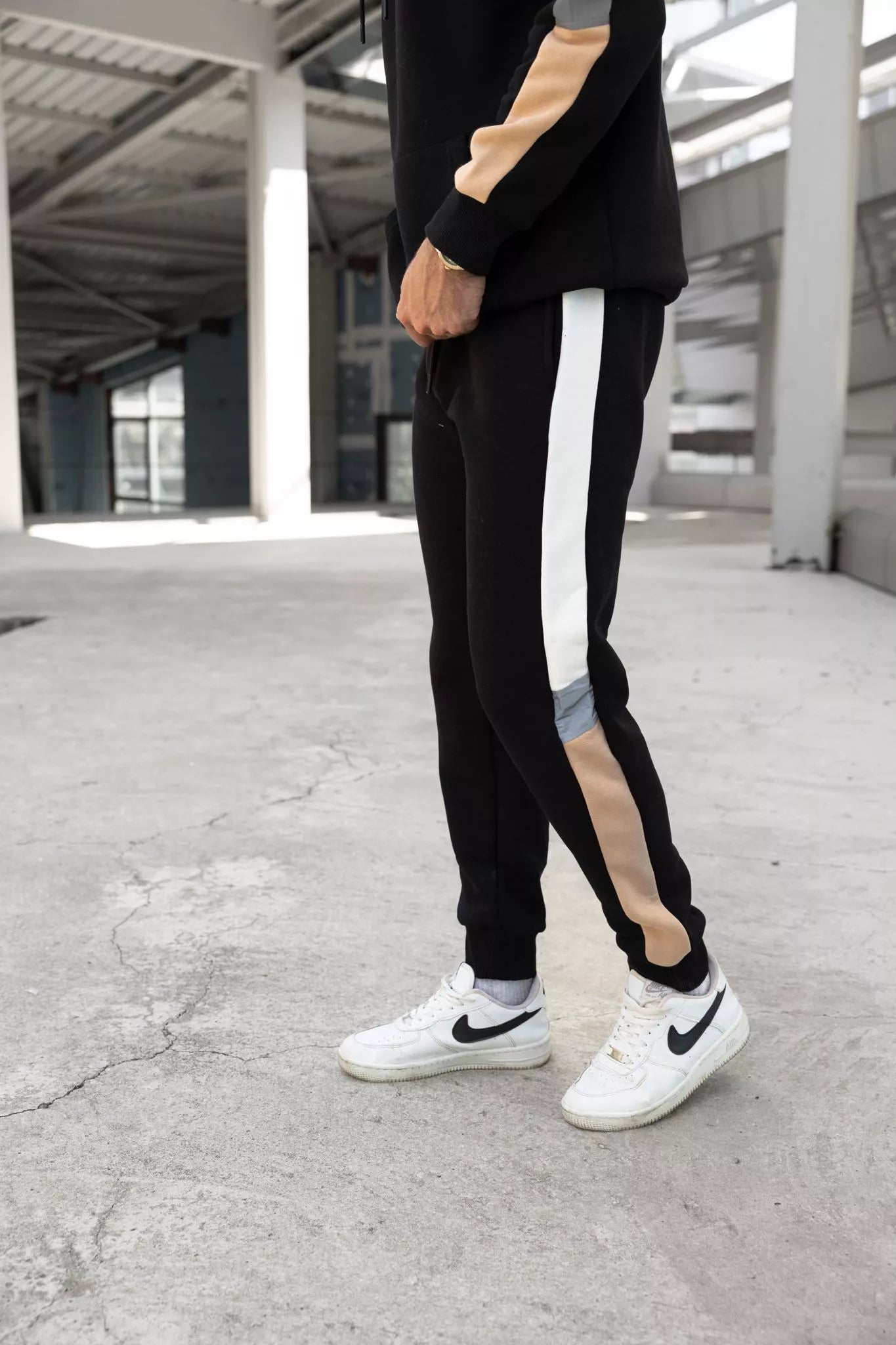 Melns vīriešu komplekts ar baltu svītru Core