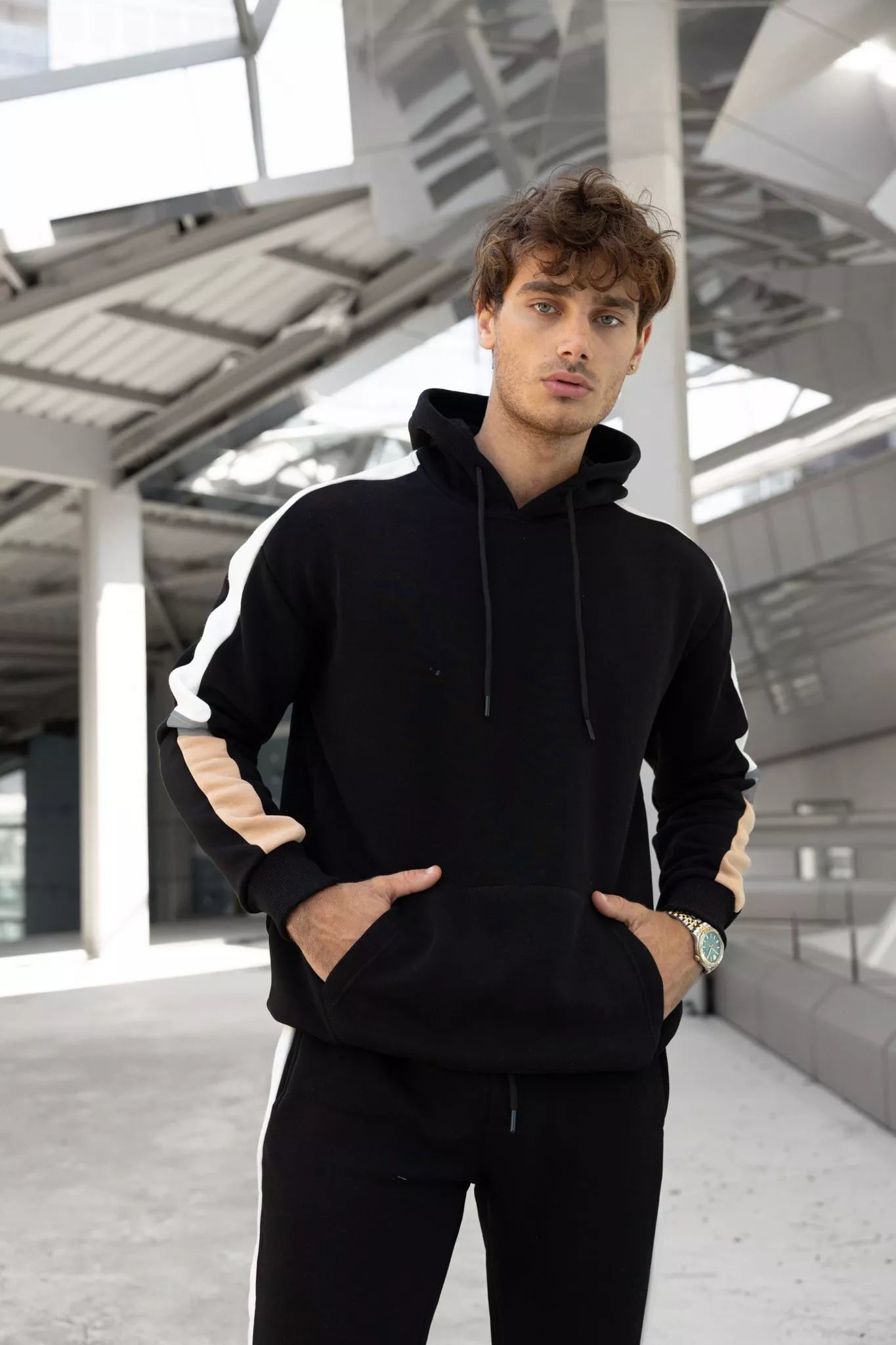 Melns vīriešu komplekts ar baltu svītru Core