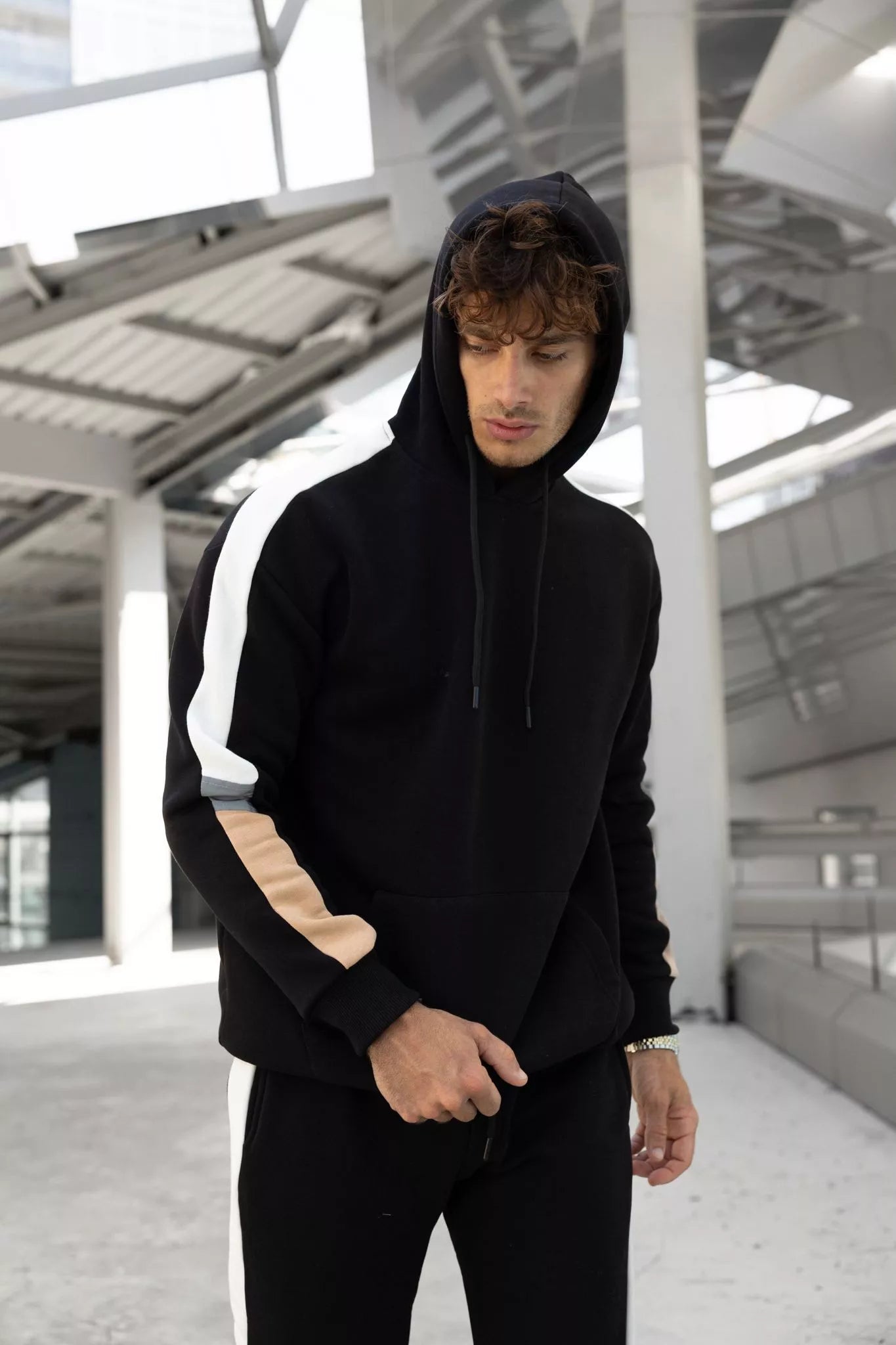 Melns vīriešu komplekts ar baltu svītru Core