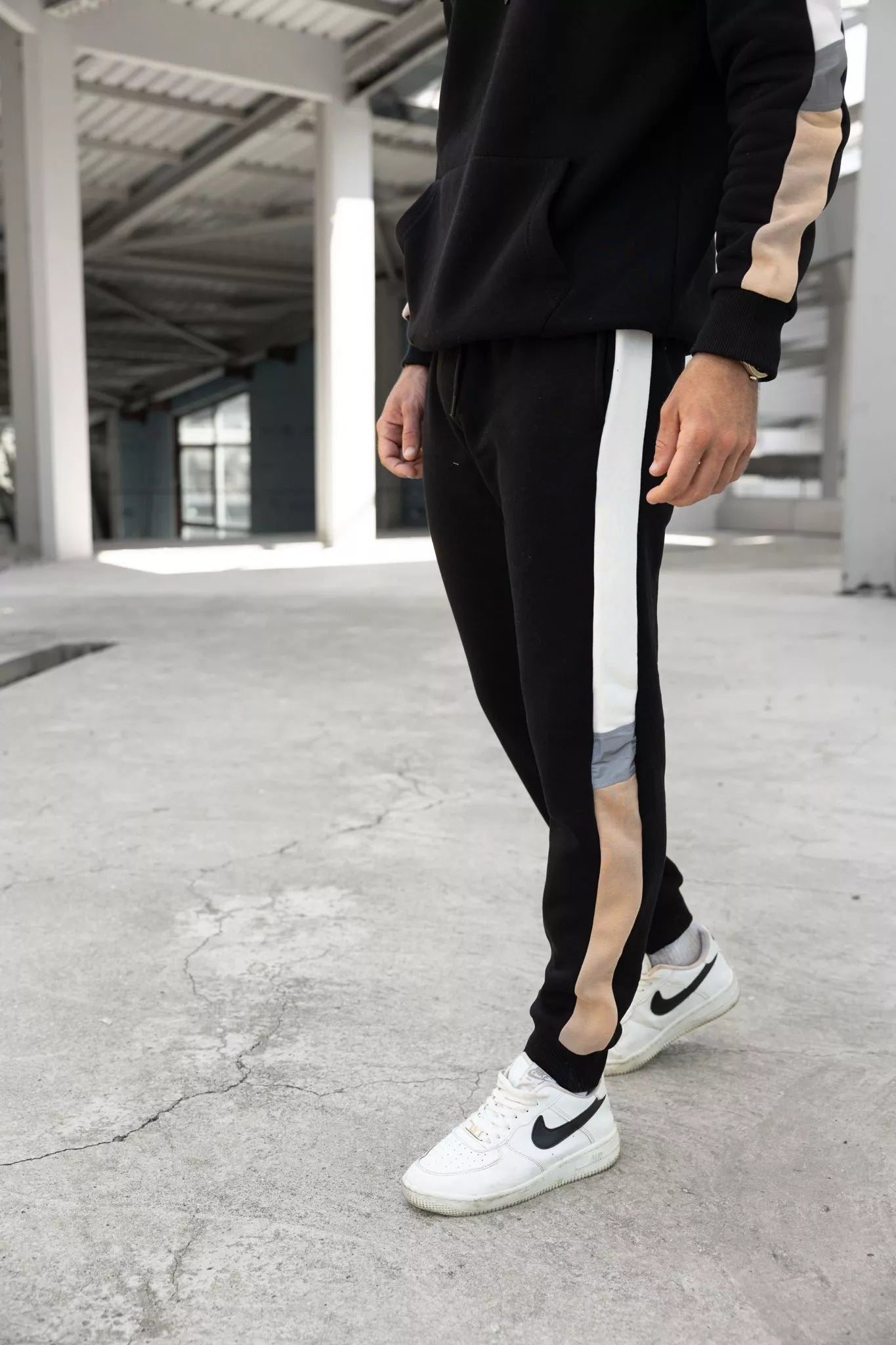 Melns vīriešu komplekts ar baltu svītru Core