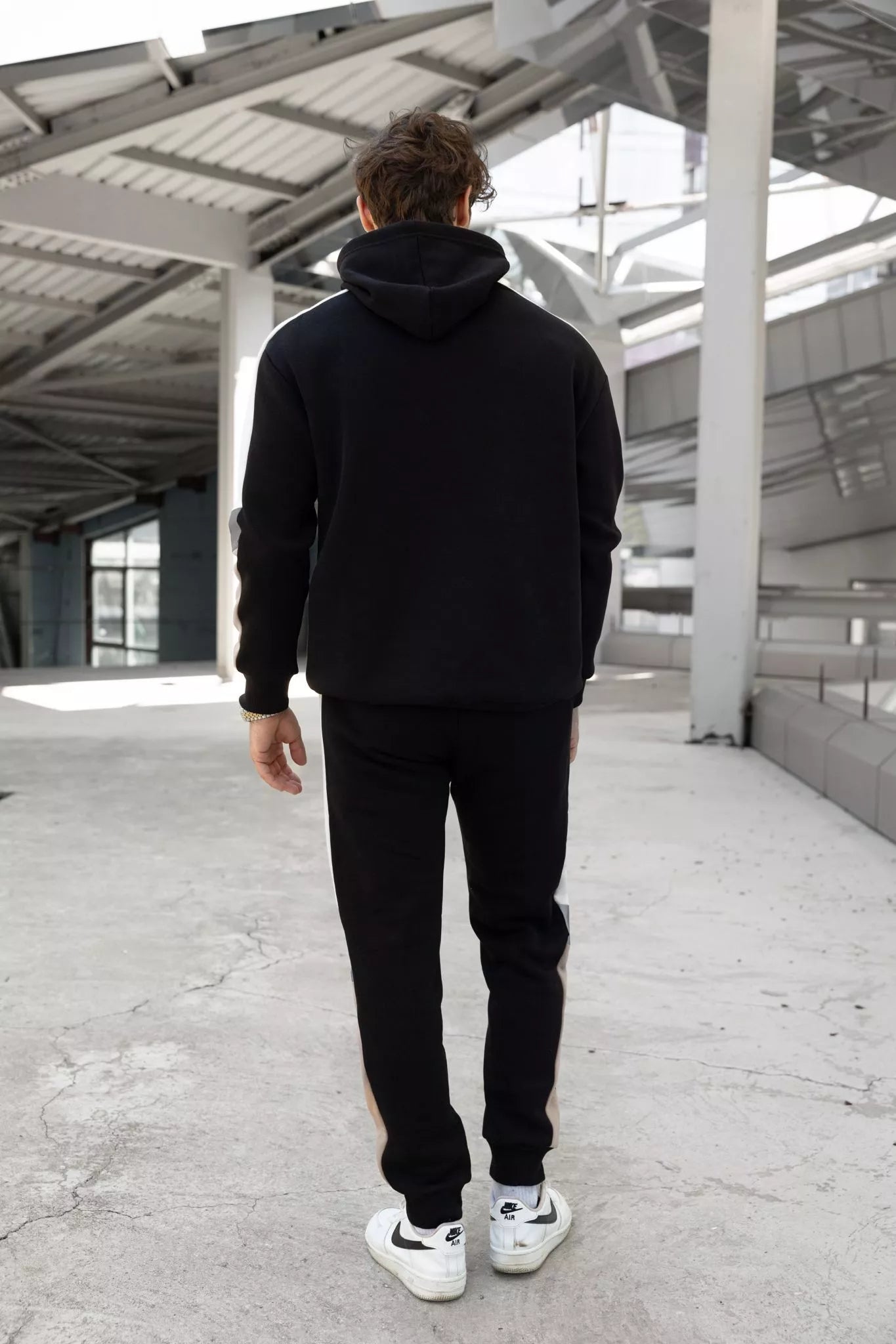 Melns vīriešu komplekts ar baltu svītru Core