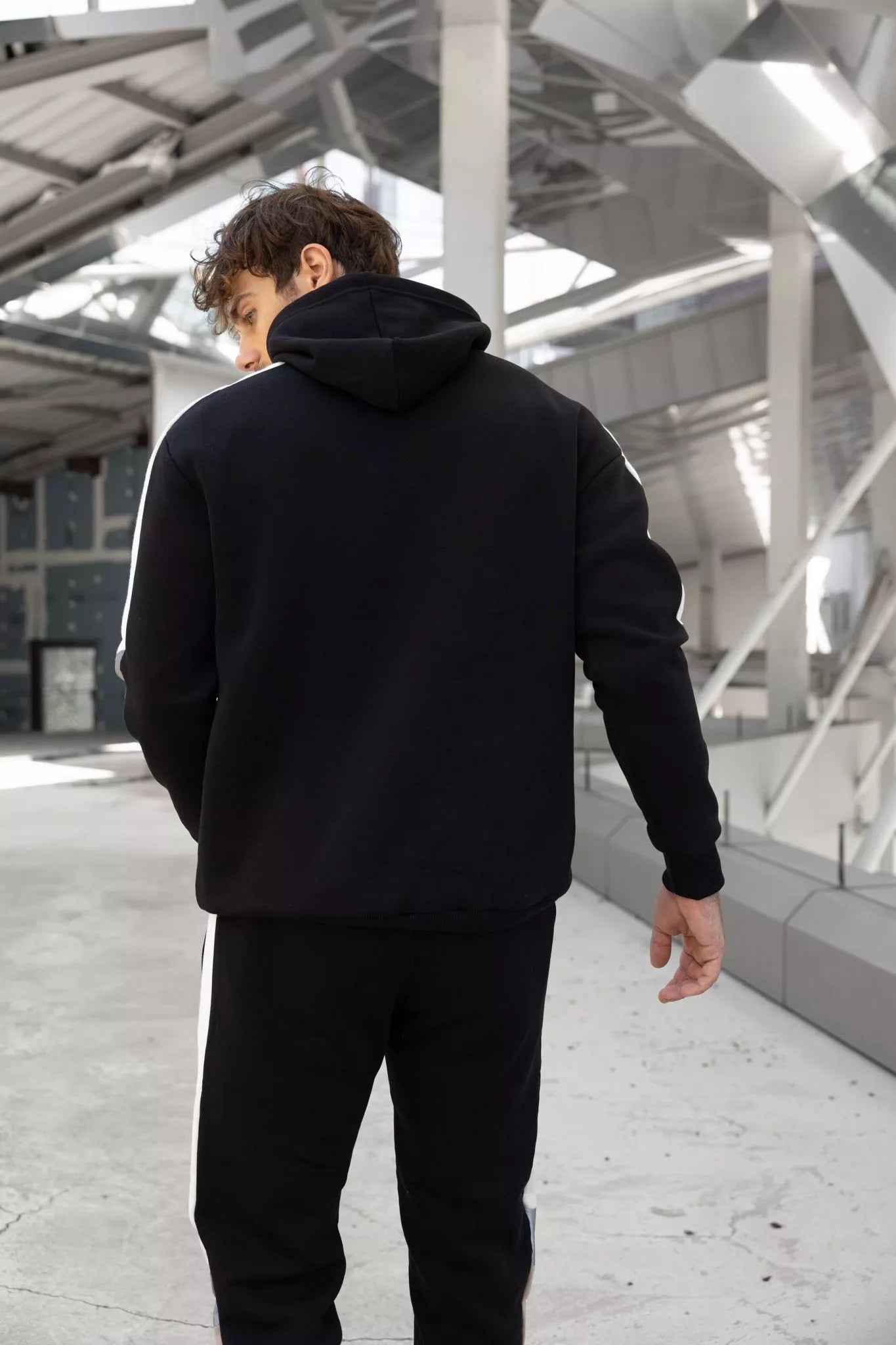 Melns vīriešu komplekts ar baltu svītru Core