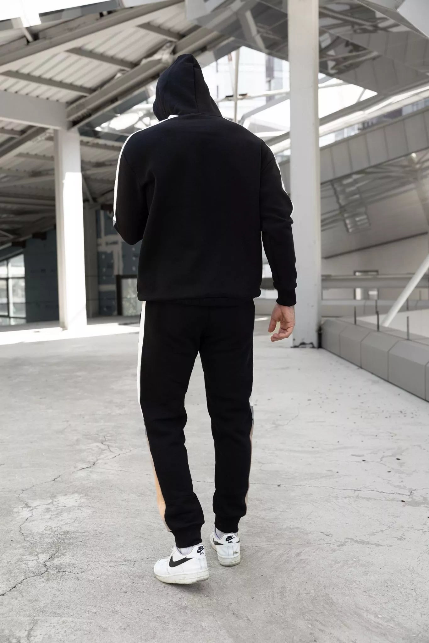 Melns vīriešu komplekts ar baltu svītru Core