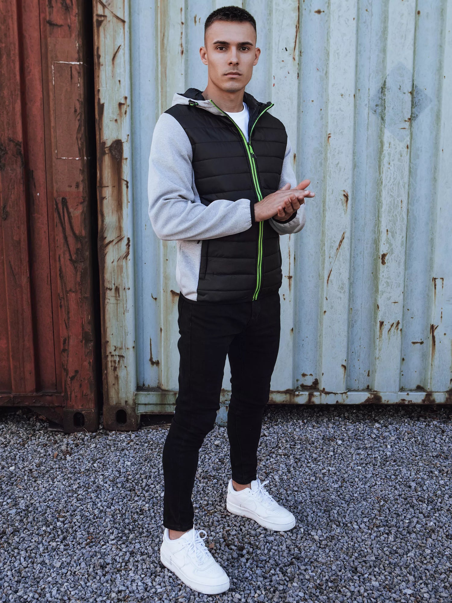 Vīriešu pelēka jaka ar zaļām detaļām Lucas