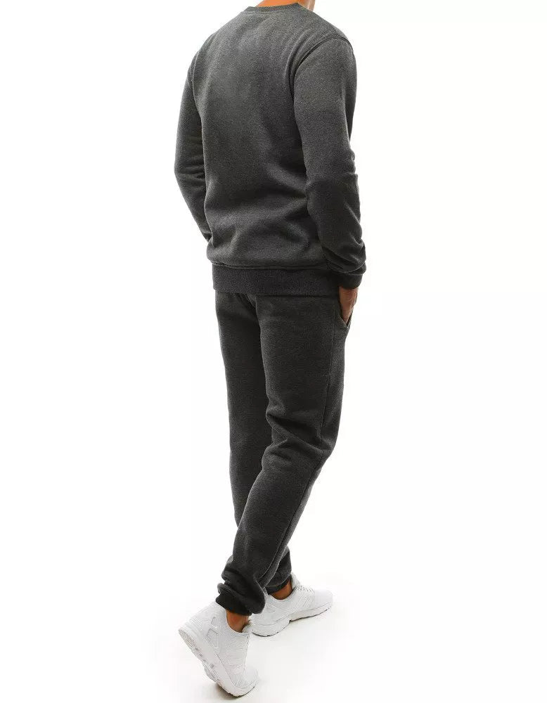 Vīriešu tumši pelēks komplekts.