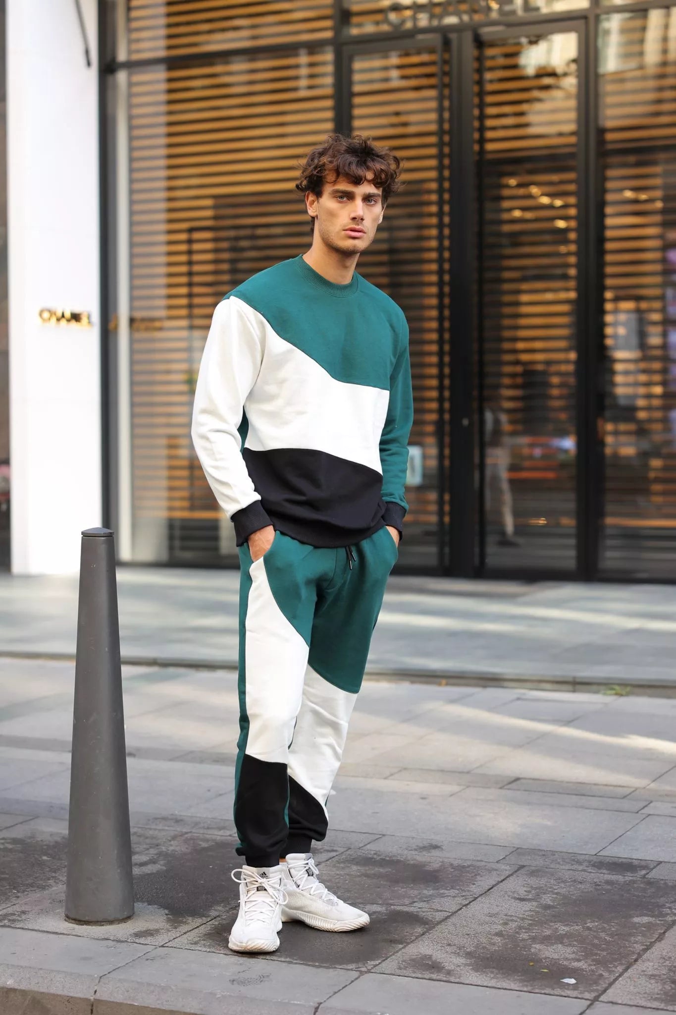 Zaļš daudzkrāsains vīriešu komplekts Hipos