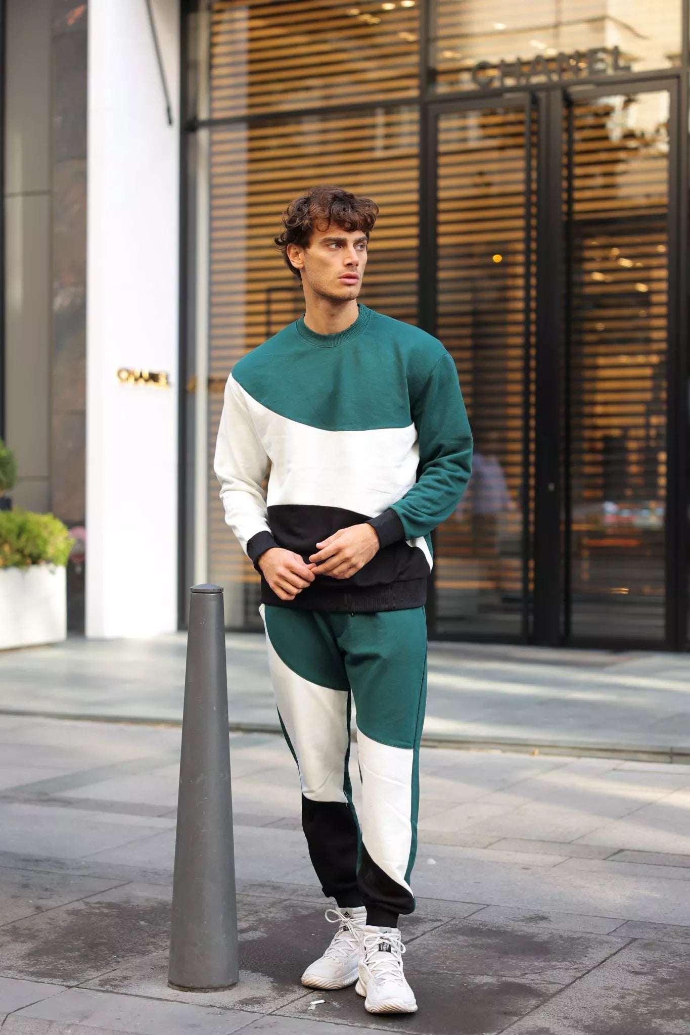 Zaļš daudzkrāsains vīriešu komplekts Hipos