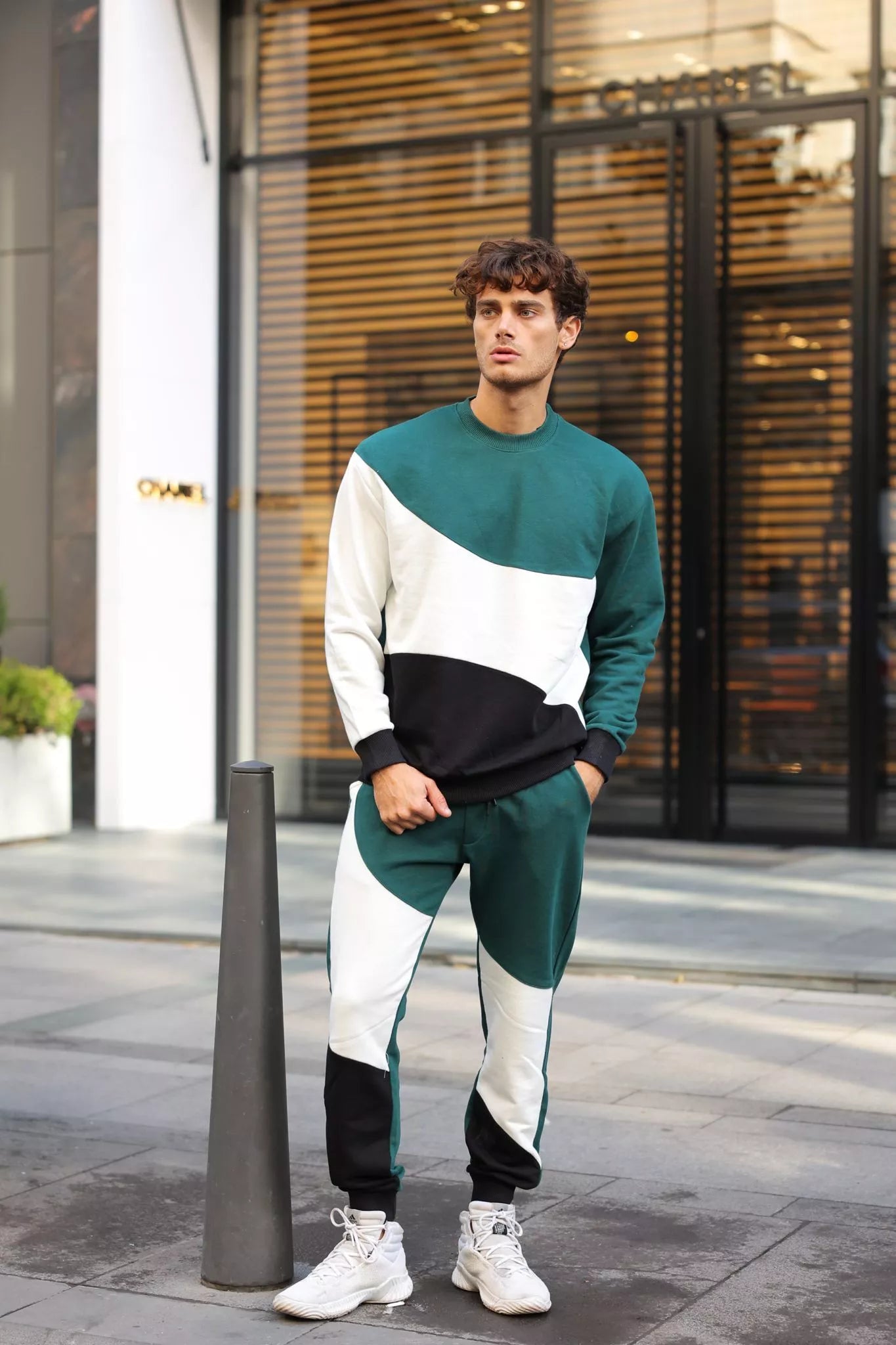 Zaļš daudzkrāsains vīriešu komplekts Hipos