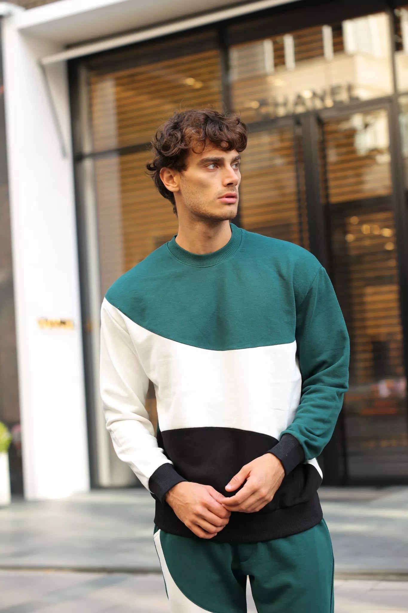 Zaļš daudzkrāsains vīriešu komplekts Hipos