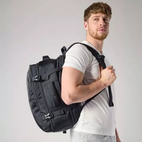 Melna tūristu ceļojumu mugursoma